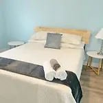 Housepitality - The Bliss Lodge - Large House